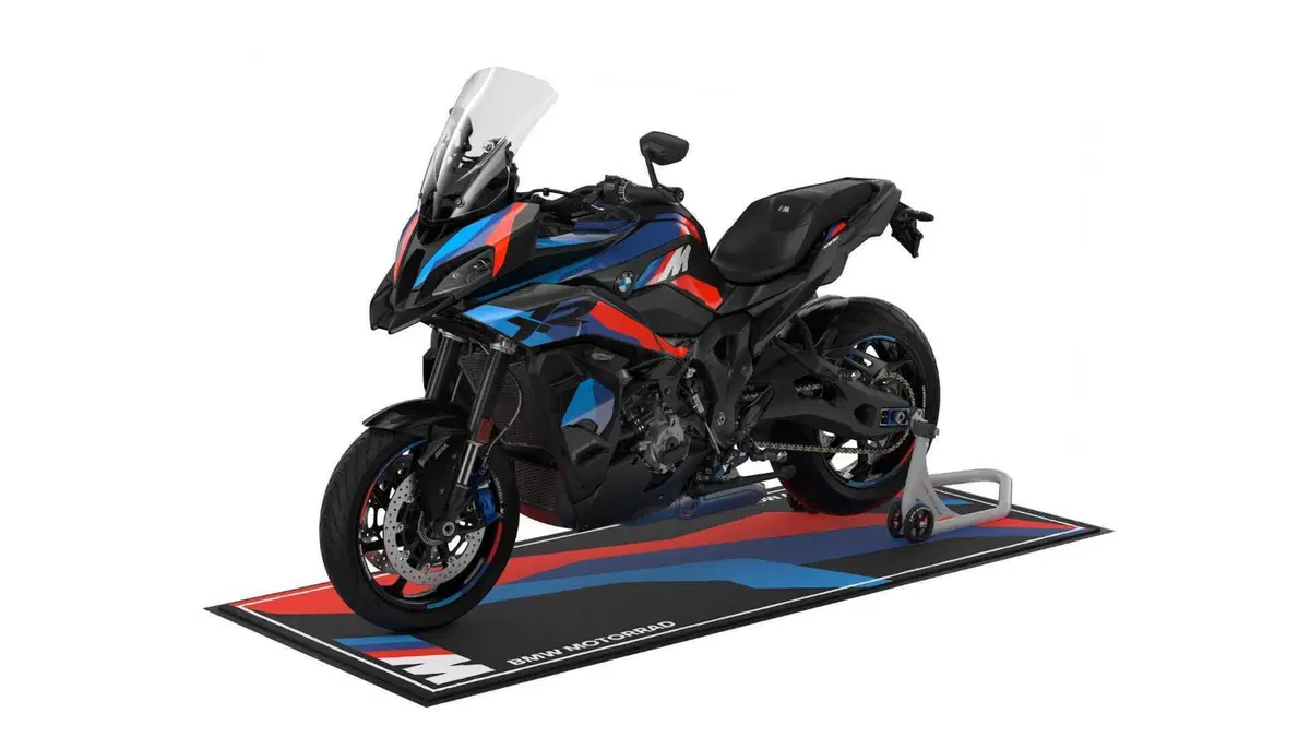 BMW M 1000 XR, crossover in salsa racing (9)