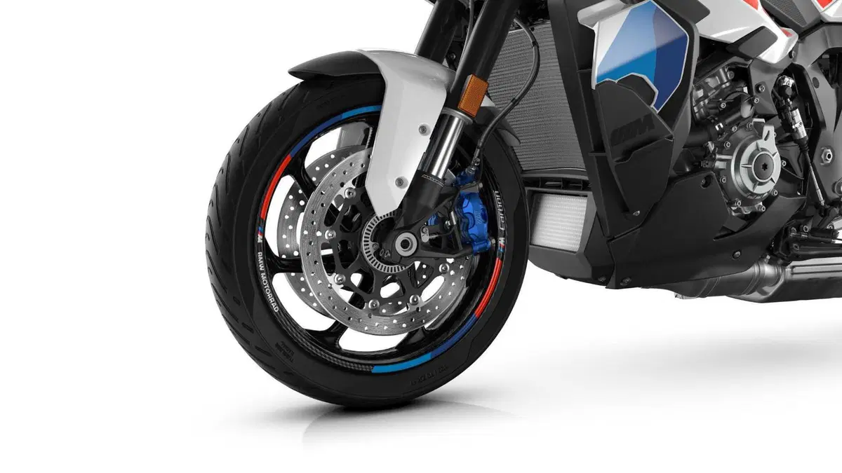 BMW M 1000 XR, crossover in salsa racing (13)