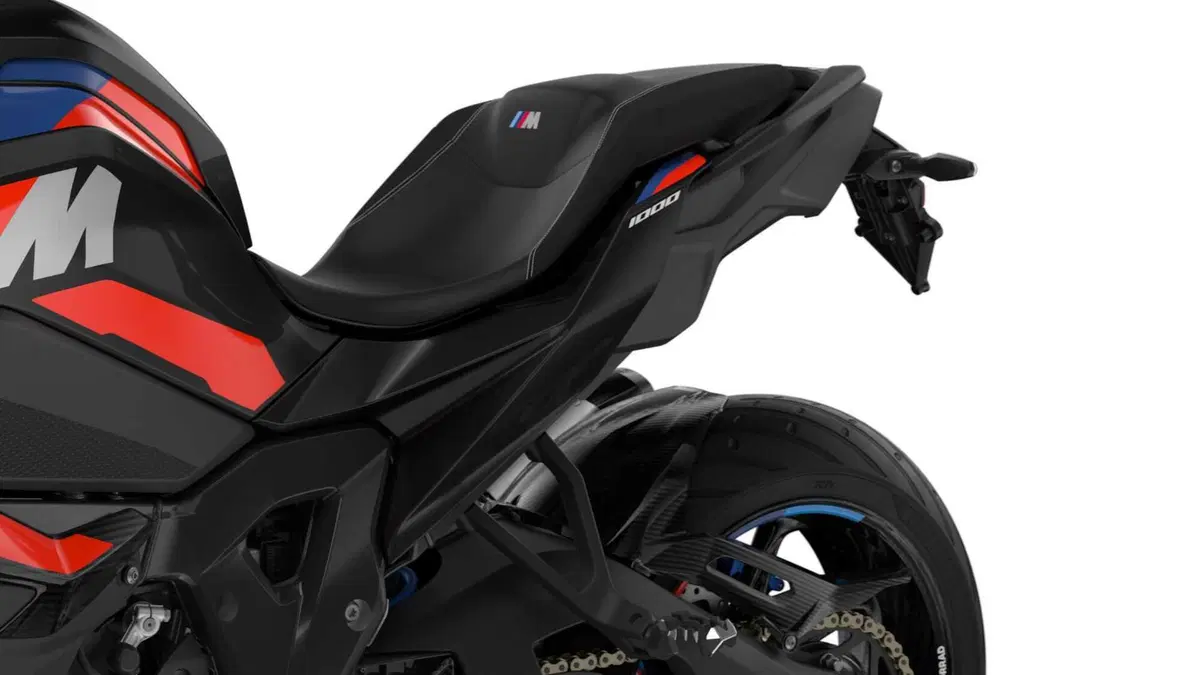BMW M 1000 XR, crossover in salsa racing (21)