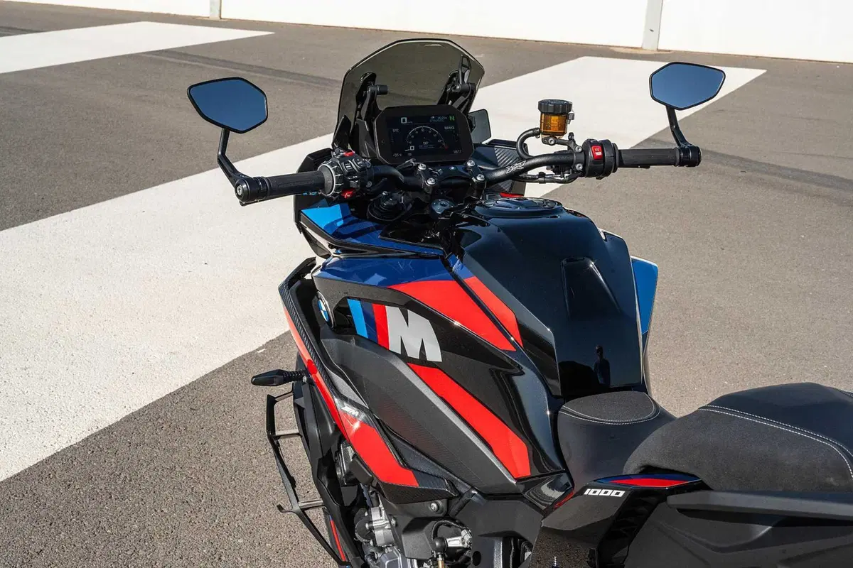 BMW M 1000 XR, crossover in salsa racing (30)