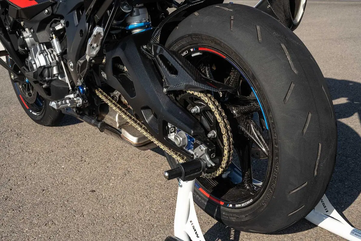 BMW M 1000 XR, crossover in salsa racing (29)