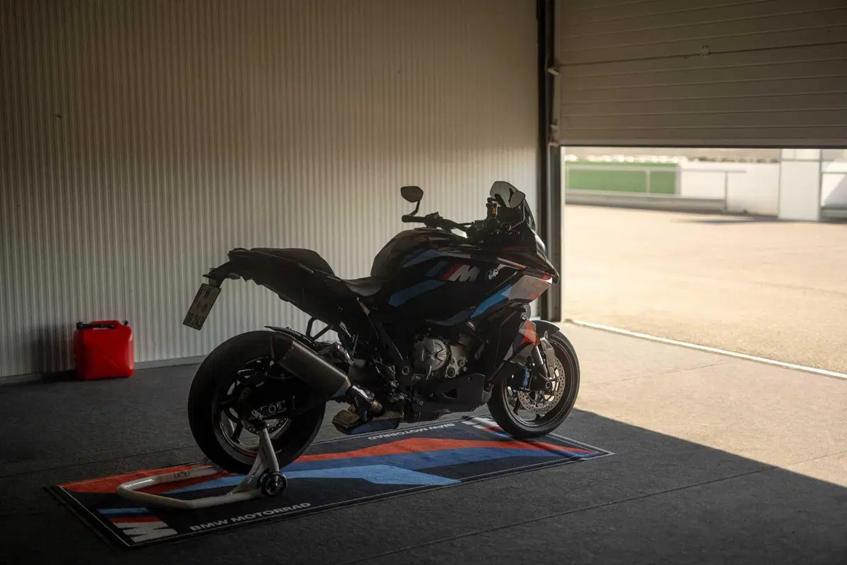 BMW M 1000 XR, crossover in salsa racing (32)