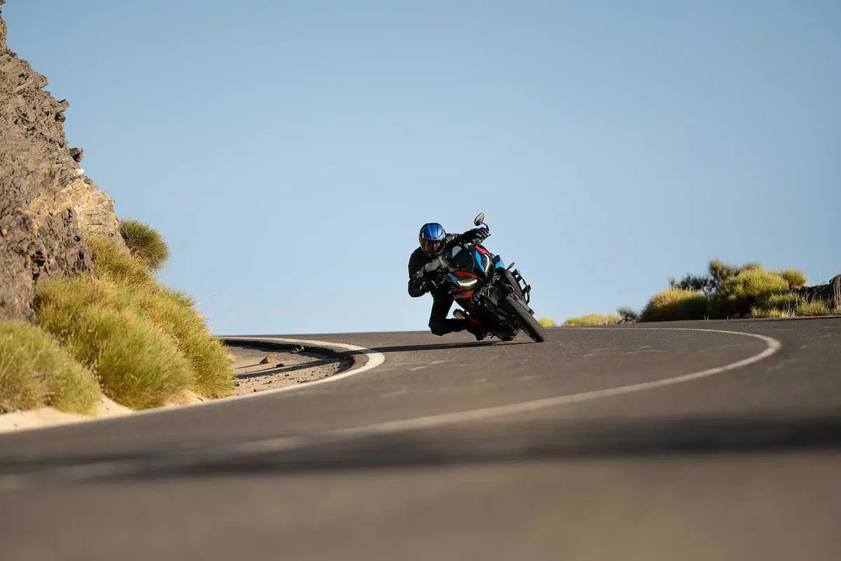 BMW M 1000 XR, crossover in salsa racing (27)
