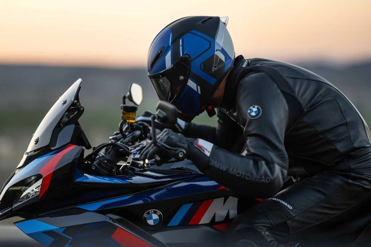 BMW M 1000 XR, crossover in salsa racing (36)