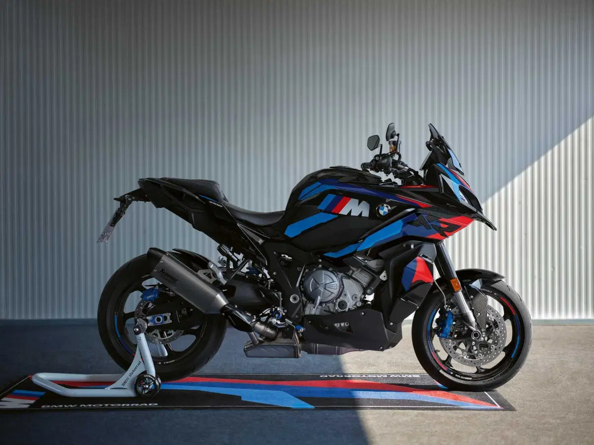 BMW M 1000 XR, crossover in salsa racing (38)