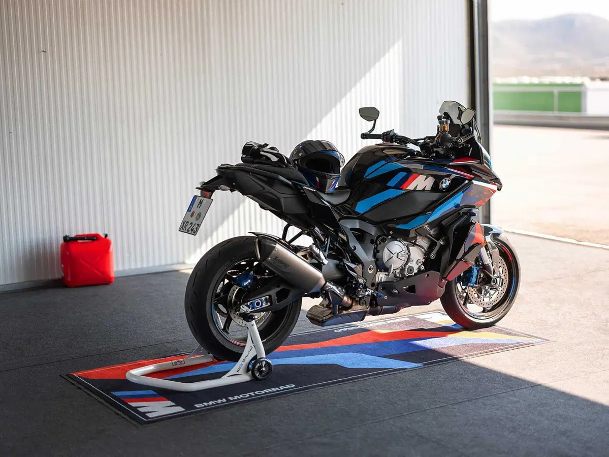 BMW M 1000 XR, crossover in salsa racing (39)
