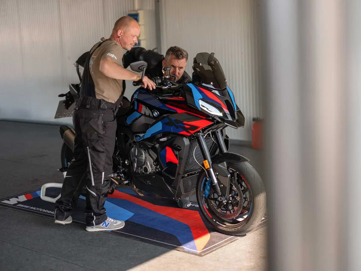 BMW M 1000 XR, crossover in salsa racing (42)
