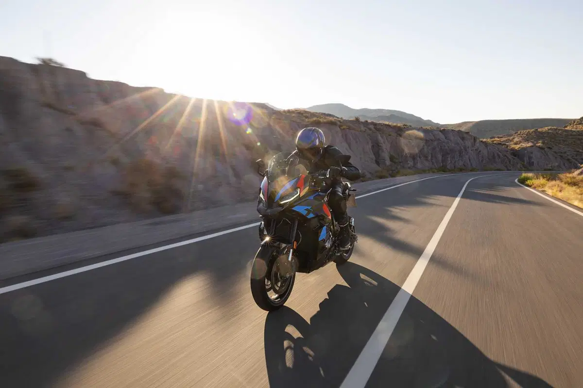 BMW M 1000 XR, crossover in salsa racing (41)