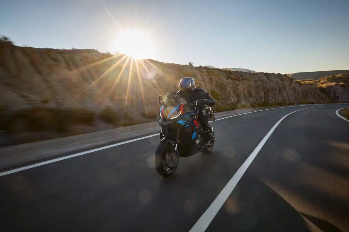 BMW M 1000 XR, crossover in salsa racing (44)