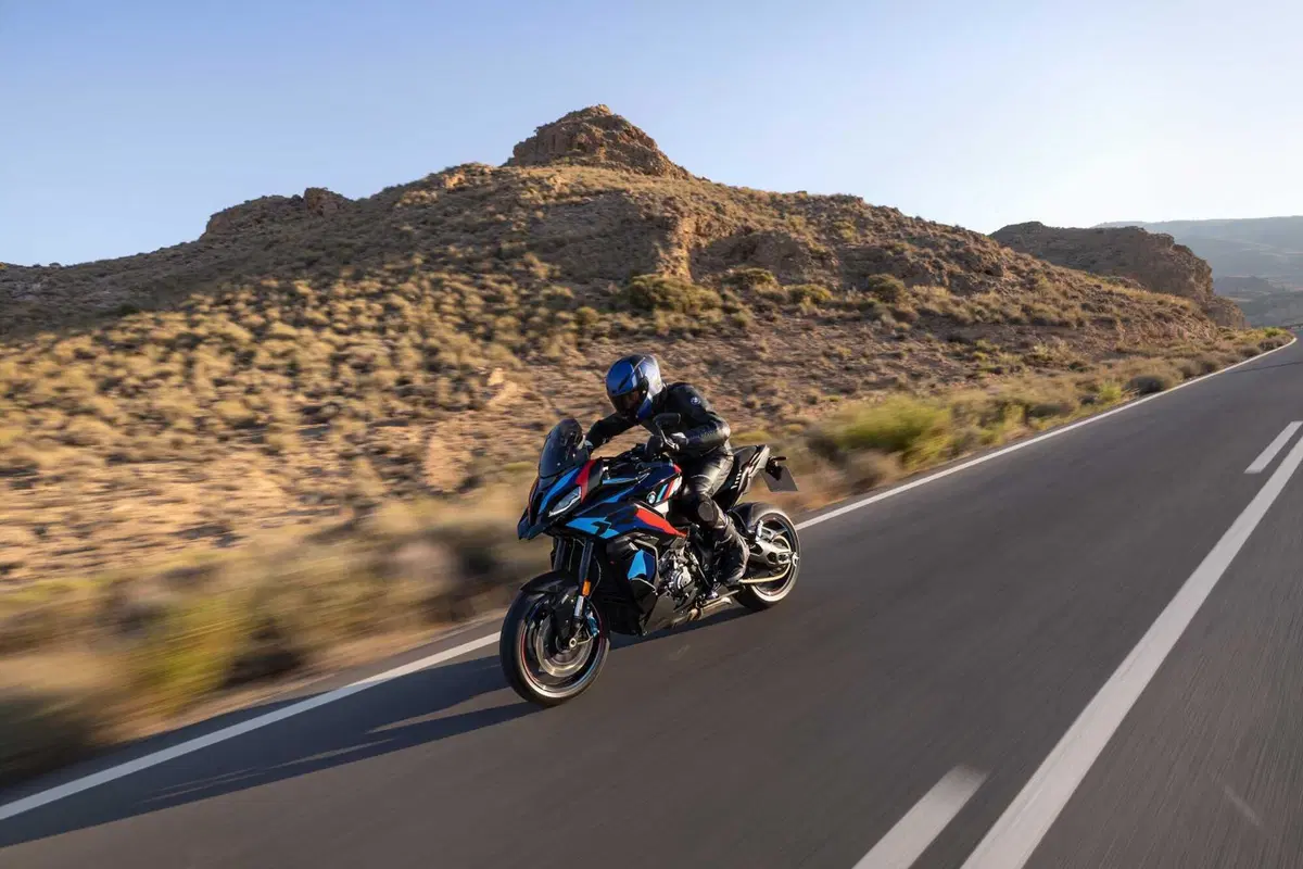 BMW M 1000 XR, crossover in salsa racing (47)