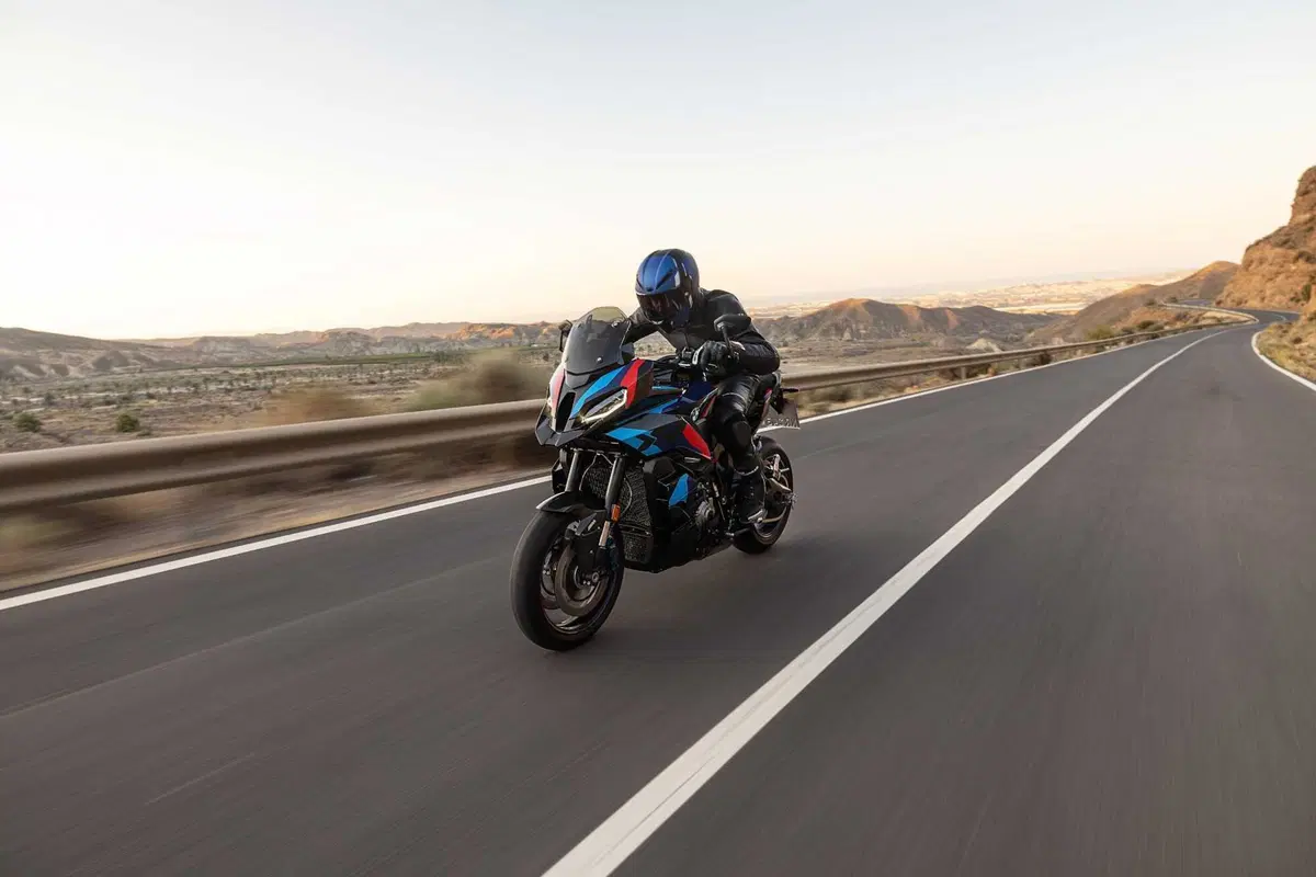 BMW M 1000 XR, crossover in salsa racing (51)