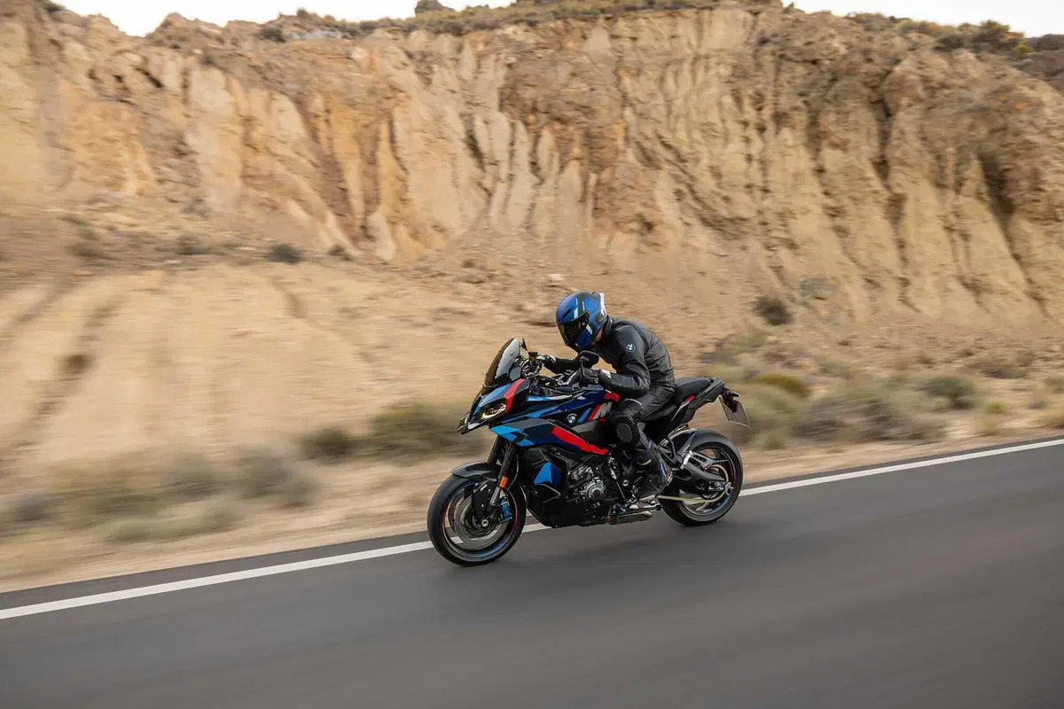 BMW M 1000 XR, crossover in salsa racing (54)