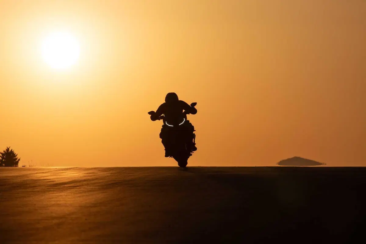 BMW M 1000 XR, crossover in salsa racing (63)