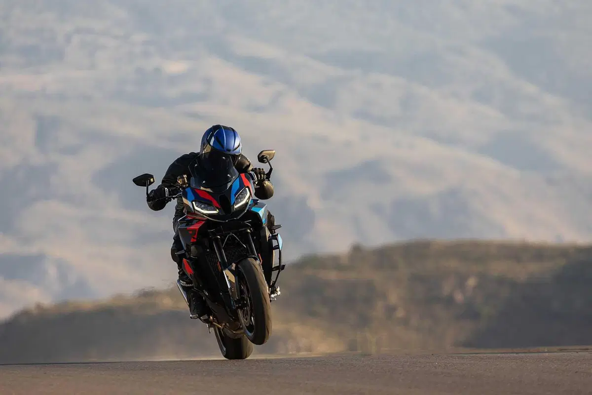 BMW M 1000 XR, crossover in salsa racing (67)