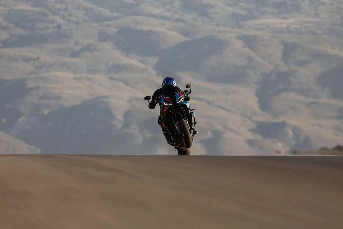 BMW M 1000 XR, crossover in salsa racing (65)