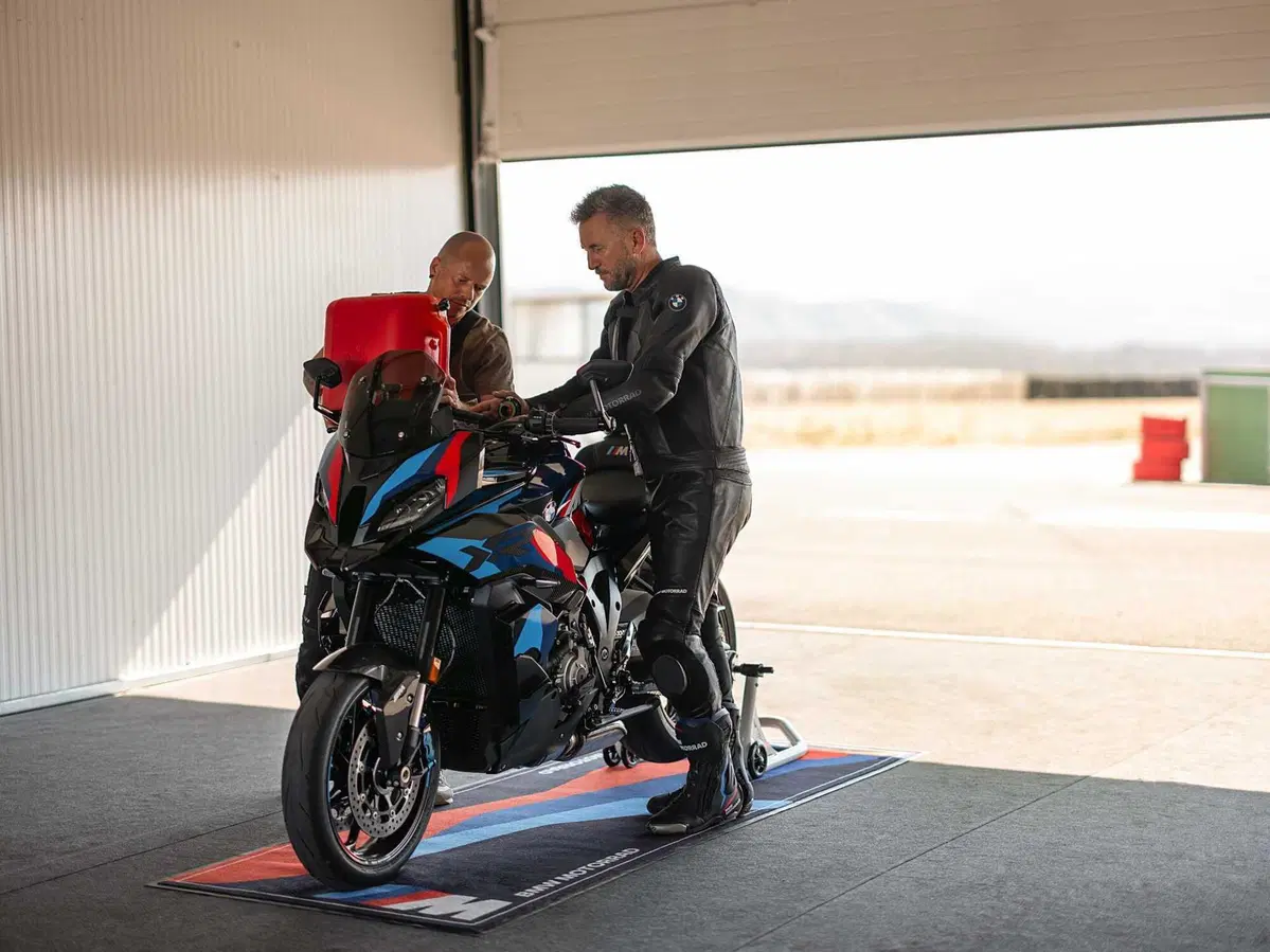 BMW M 1000 XR, crossover in salsa racing (70)