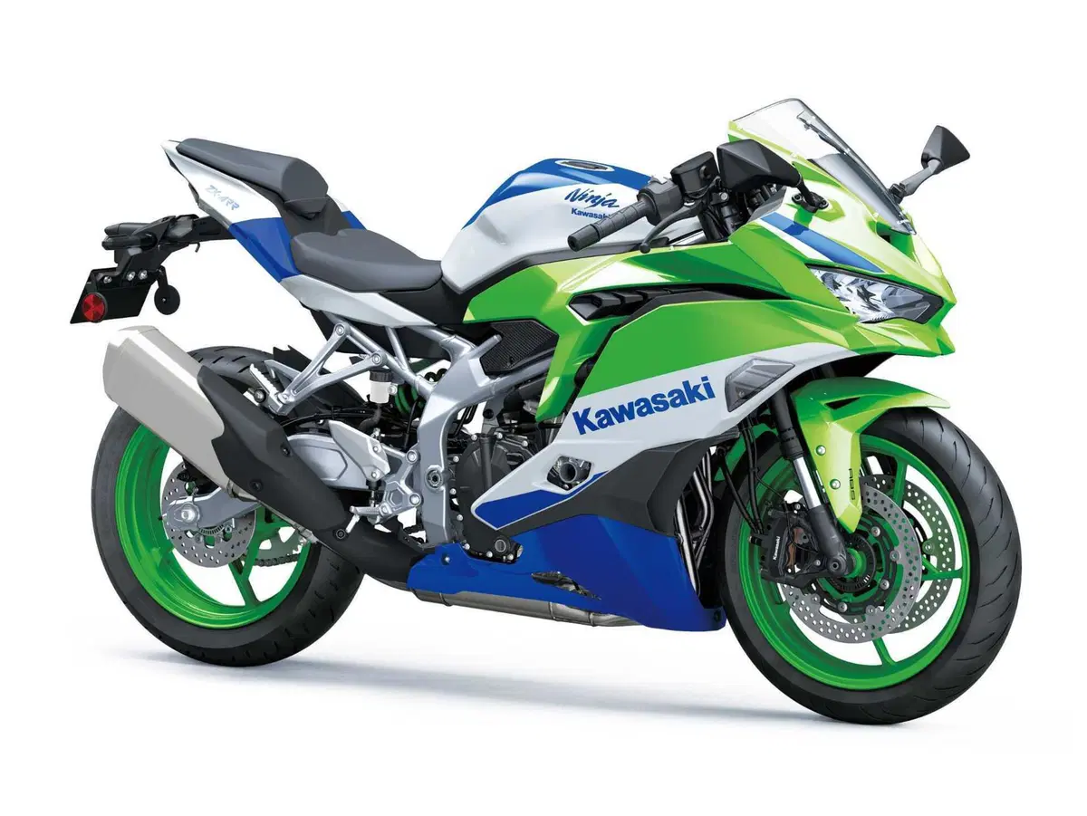 Le Kawasaki Ninja tornano negli anni '90. Ecco la nuova Special Edition, debutta a EICMA! [GALLERY] (10)