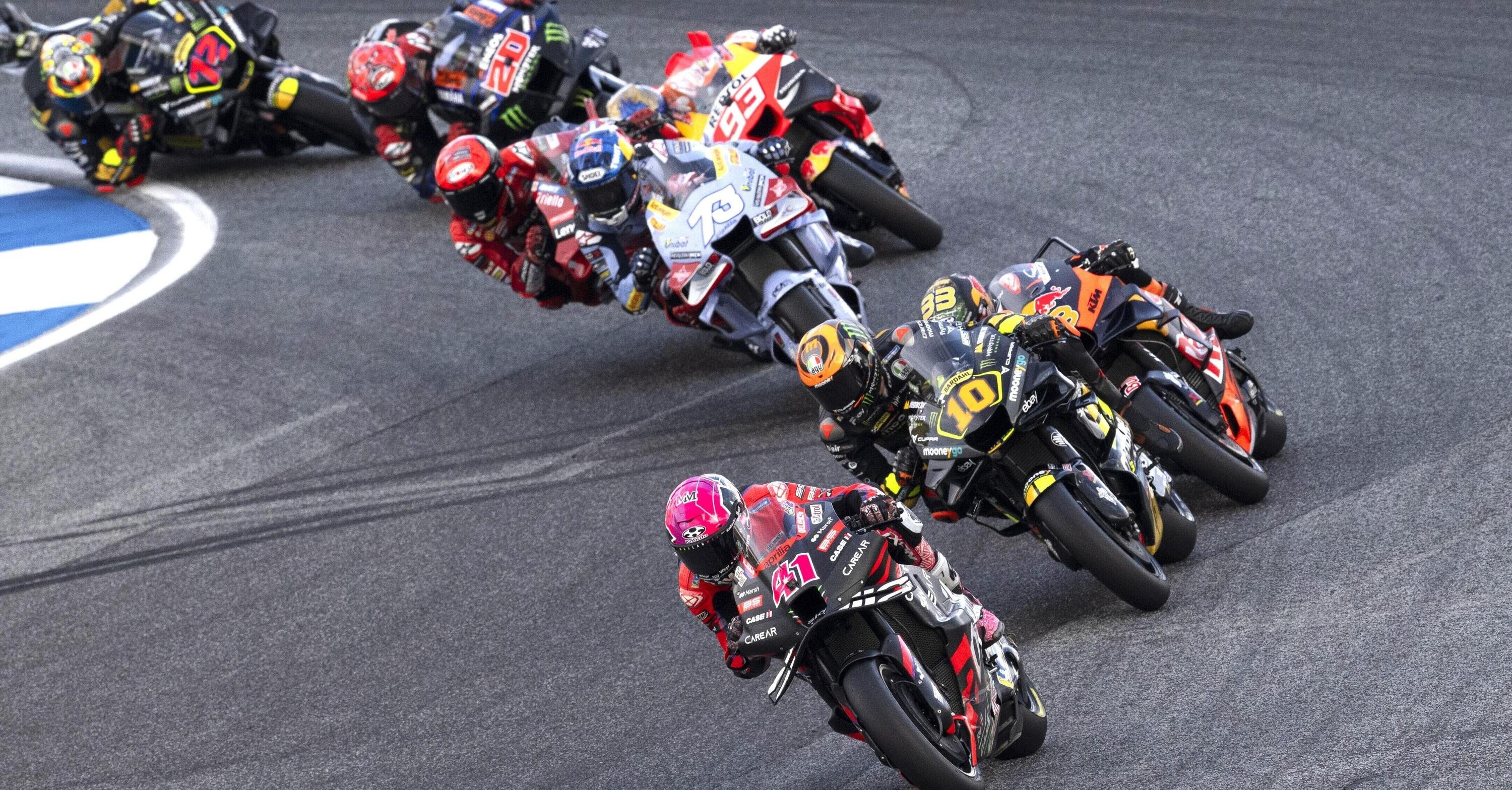 MotoGP 2023. GP della Thailandia. Aleix Espargaro quinto ma poi penalizzato di tre secondi per pressione irregolare al traguardo