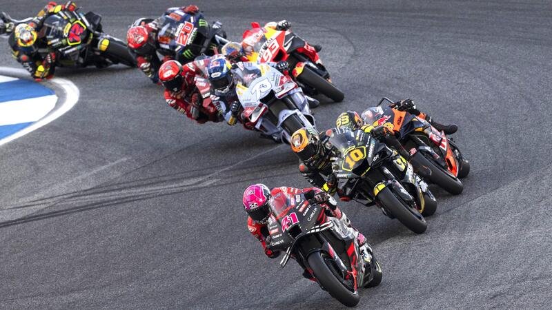 MotoGP 2023. GP della Thailandia. Aleix Espargaro quinto ma poi penalizzato di tre secondi per pressione irregolare al traguardo