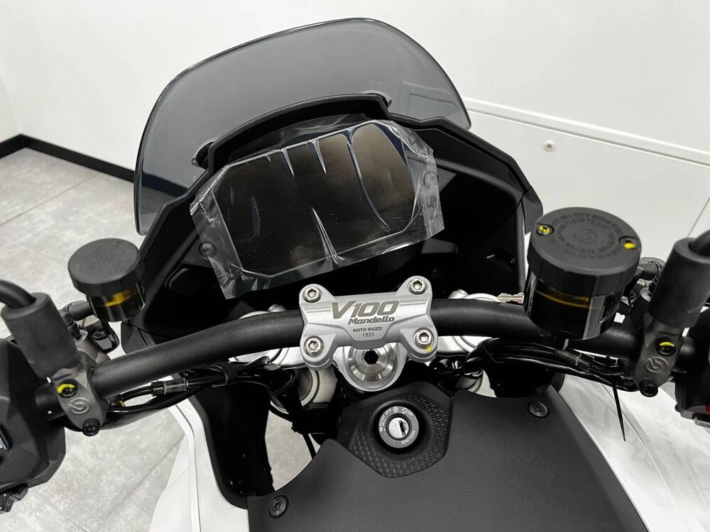 Moto Guzzi V100 Mandello (2023 - 24) (4)