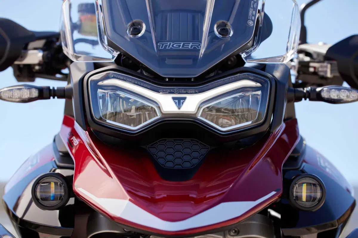 Nuove Triumph Tiger 900: cresce in prestazioni, tecnologia, comfort e carisma (17)