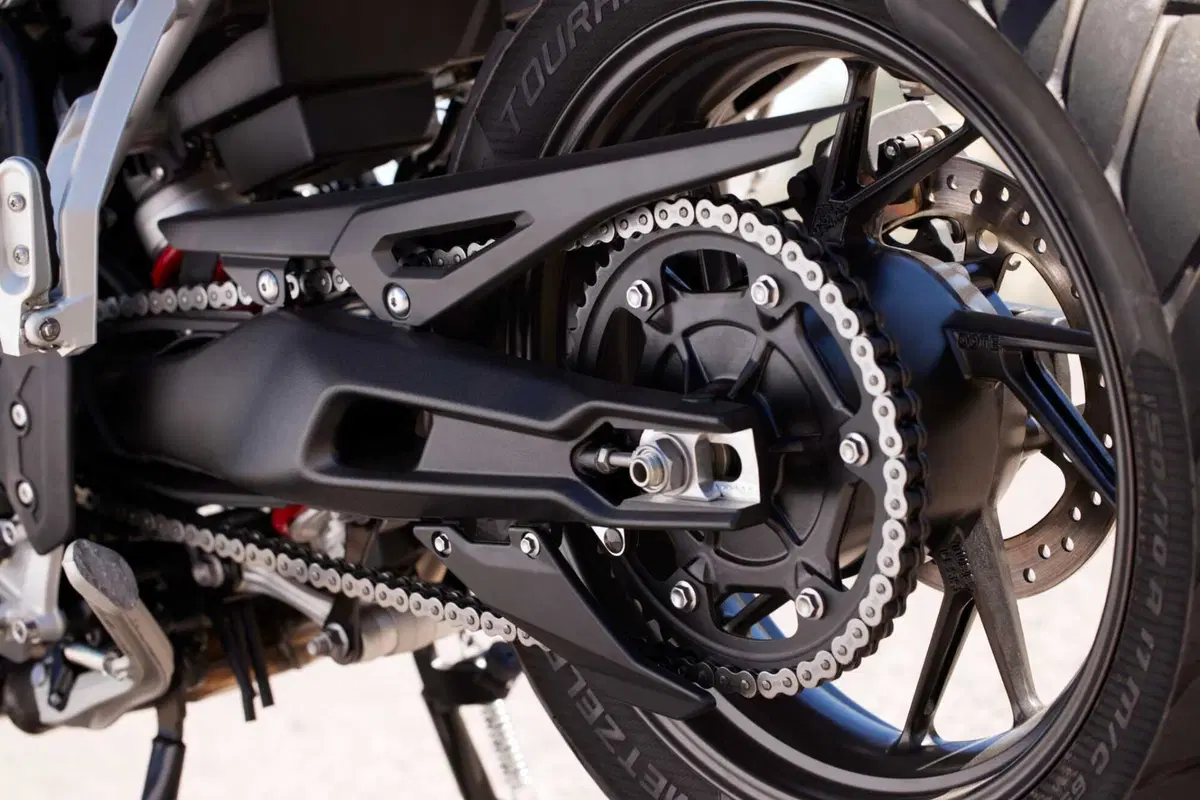 Nuove Triumph Tiger 900: cresce in prestazioni, tecnologia, comfort e carisma (22)