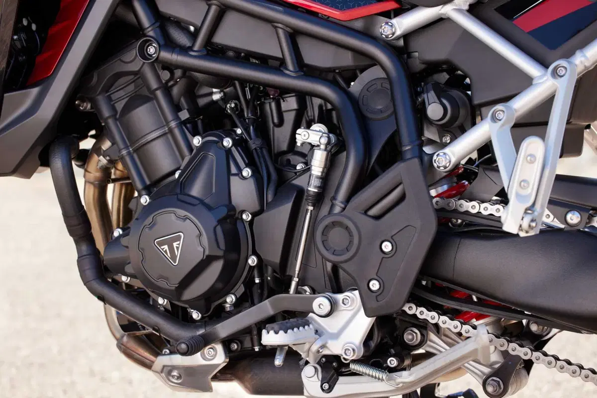 Nuove Triumph Tiger 900: cresce in prestazioni, tecnologia, comfort e carisma (21)