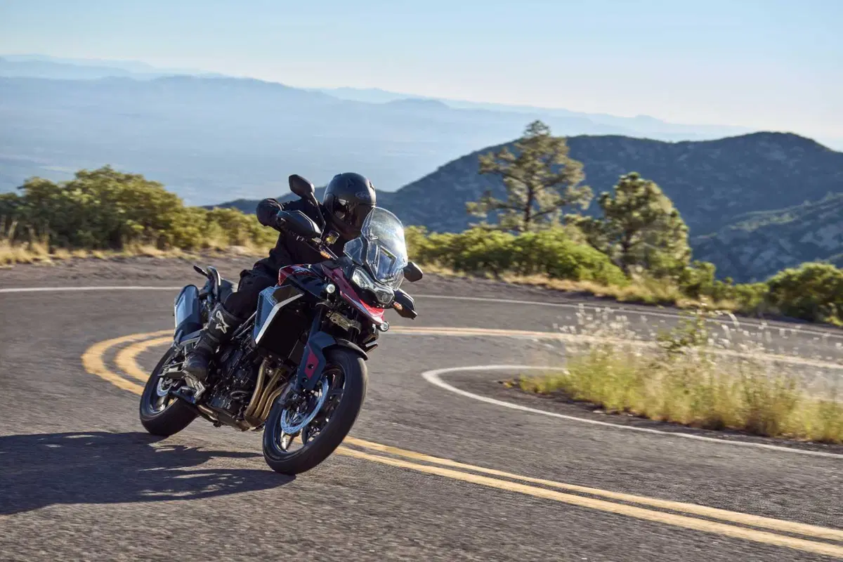 Nuove Triumph Tiger 900: cresce in prestazioni, tecnologia, comfort e carisma (11)