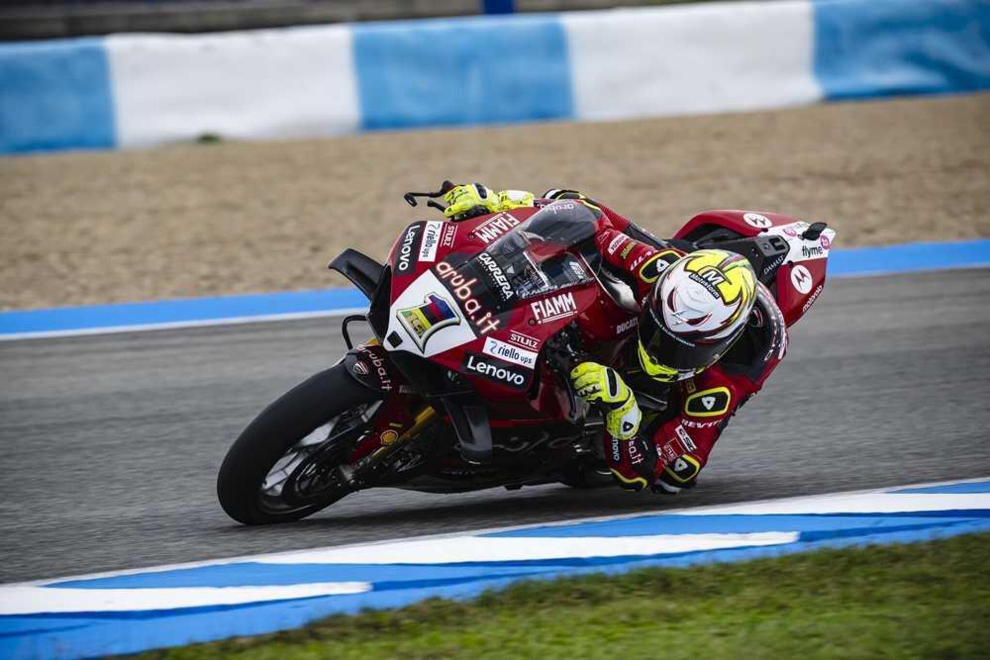 Sbk Test Jerez Day Bene Jonathan Rea E Nicol Bulega Poi La Pioggia Video E Gallery