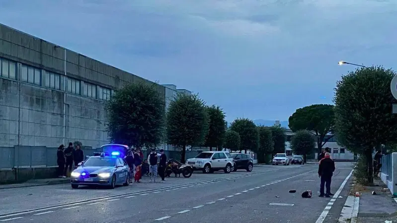 San Fior, incidente fatale per un 18enne in sella alla moto dell'amico: si &egrave; schiantato contro un cancello