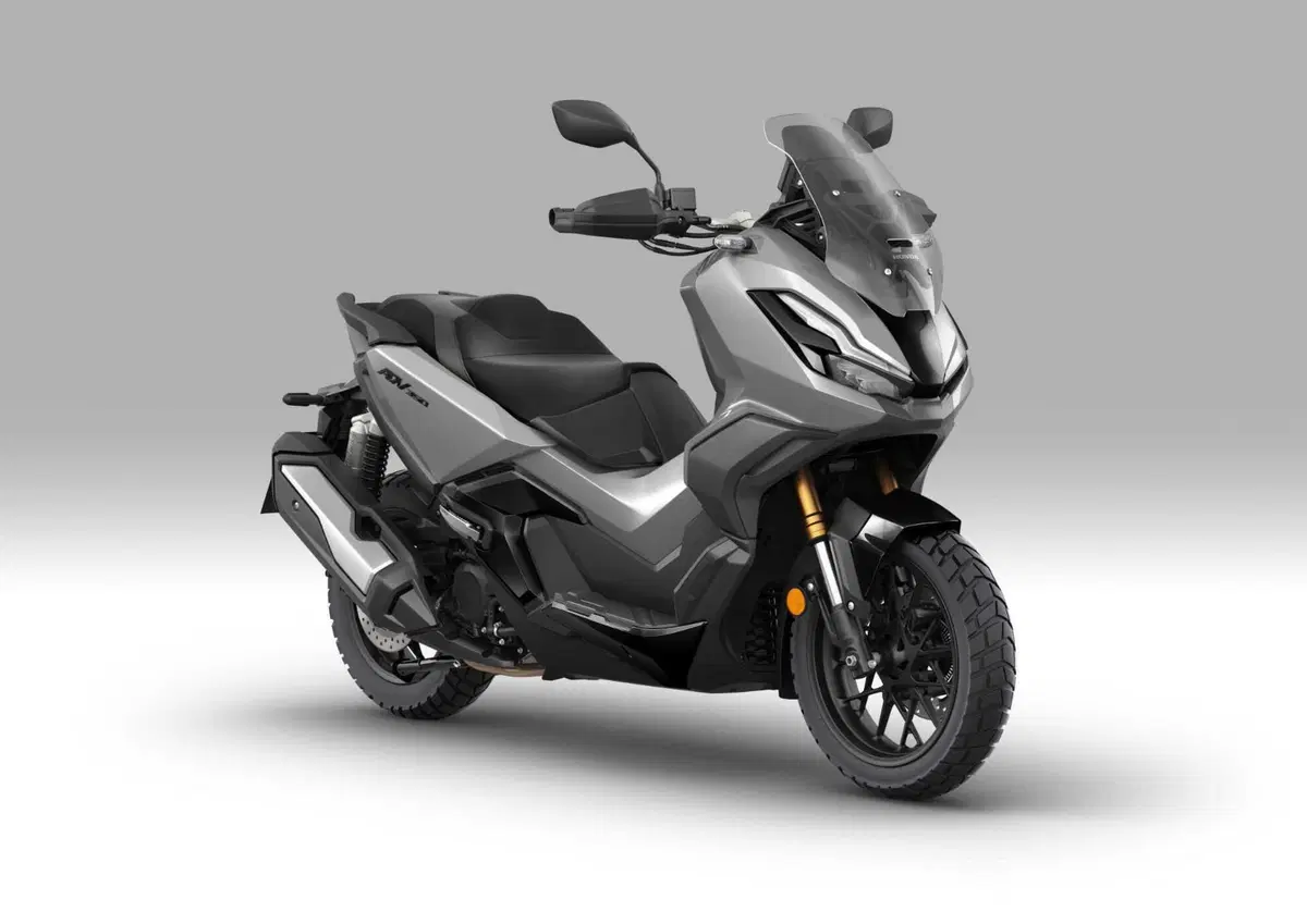 Honda Forza 350 e ADV 350 2024: ecco le nuove colorazioni [GALLERY] (12)