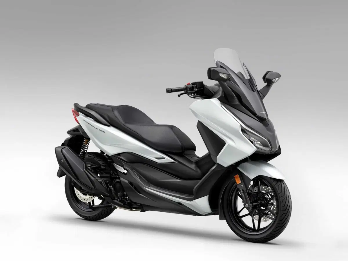 Honda Forza 350 e ADV 350 2024: ecco le nuove colorazioni [GALLERY] (20)