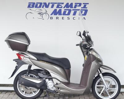 Honda Sh300i ABS MY 2016, tolti i difetti è sempre più leader [PROVA SU  STRADA]