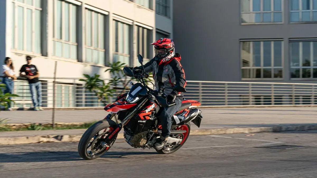 Nuova Ducati Hypermotard 698 Mono: caratteristiche e prezzo (4)