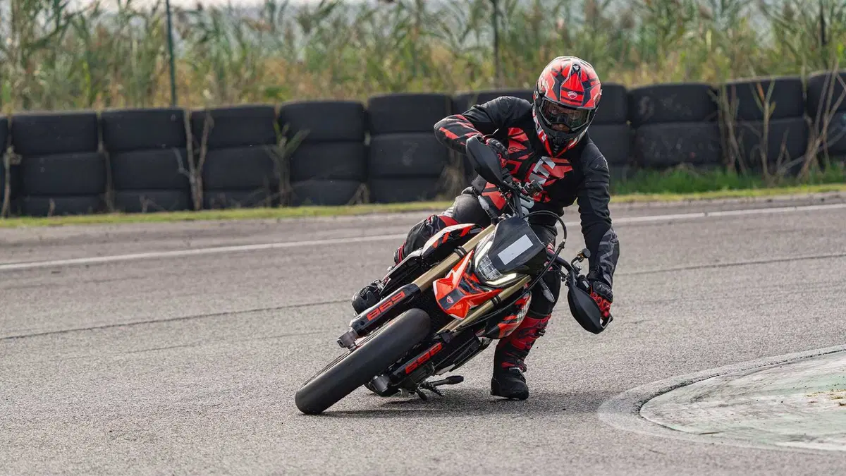 Nuova Ducati Hypermotard 698 Mono: caratteristiche e prezzo (3)