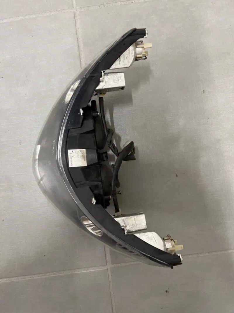 Faro Piaggio Beverly 250 (3)