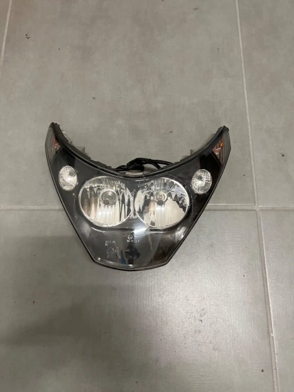 Faro Piaggio Beverly 250 (4)