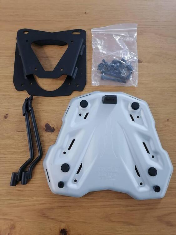 KIT GIVI PIASTRA ALL. M9A + SRA5126 - BMW G310GS -