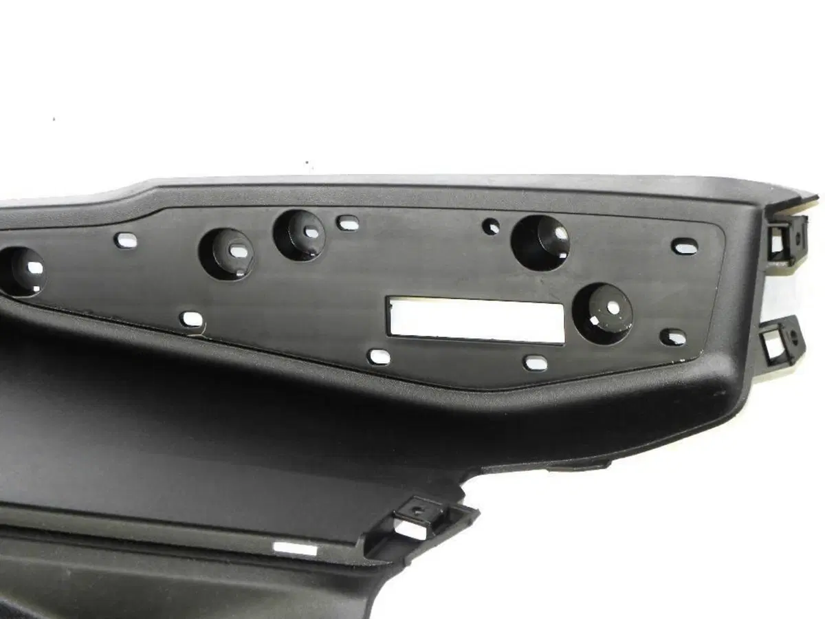 Pannello supporto poggiapiedi Yamaha X-Max 125/250 (5)