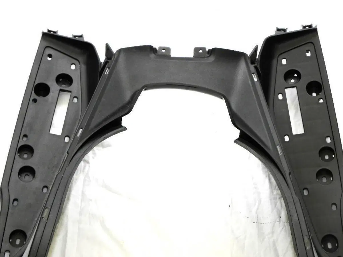Pannello supporto poggiapiedi Yamaha X-Max 125/250 (6)