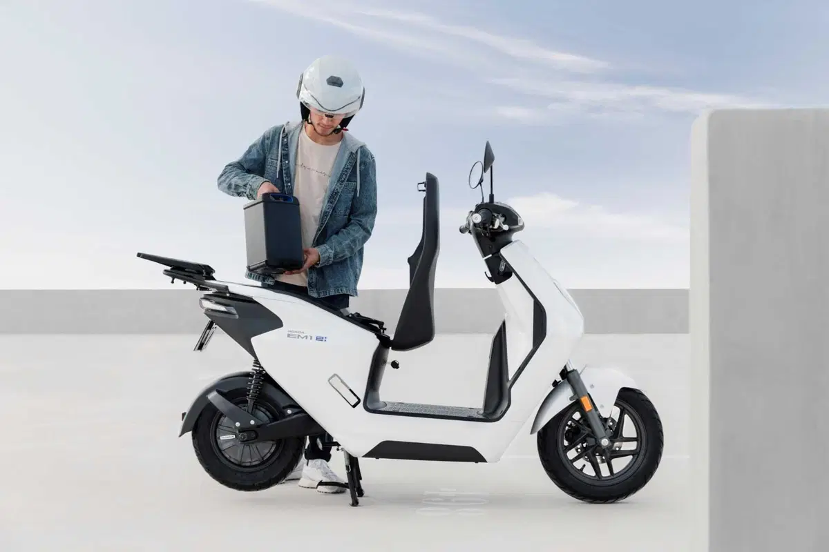 Lo scooter elettrico Honda EM-1 e: è già in vendita: ecco il prezzo e tutti i dettagli  (2)