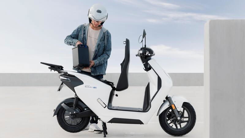 Lo scooter elettrico Honda EM-1 e: &egrave; gi&agrave; in vendita: ecco il prezzo e tutti i dettagli [GALLERY e VIDEO]