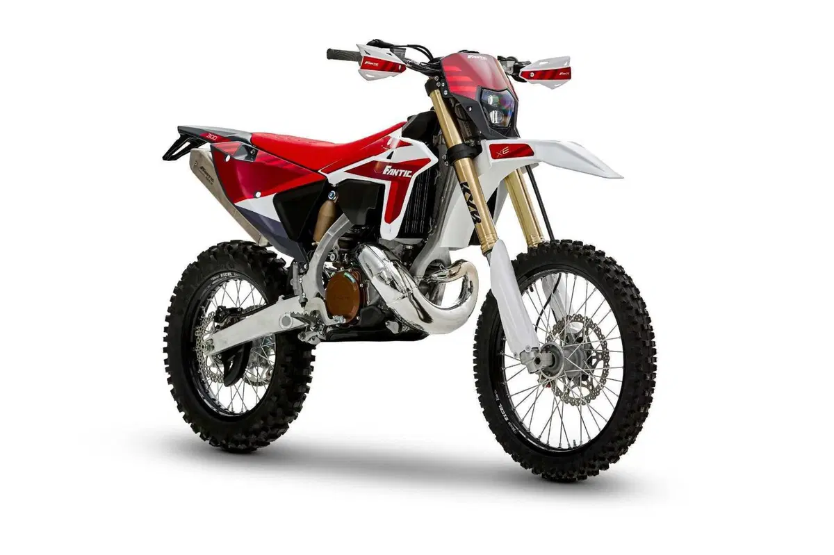 XE300 ed XEF310: Fantic svela le sue enduro a due e quattro tempi (3)