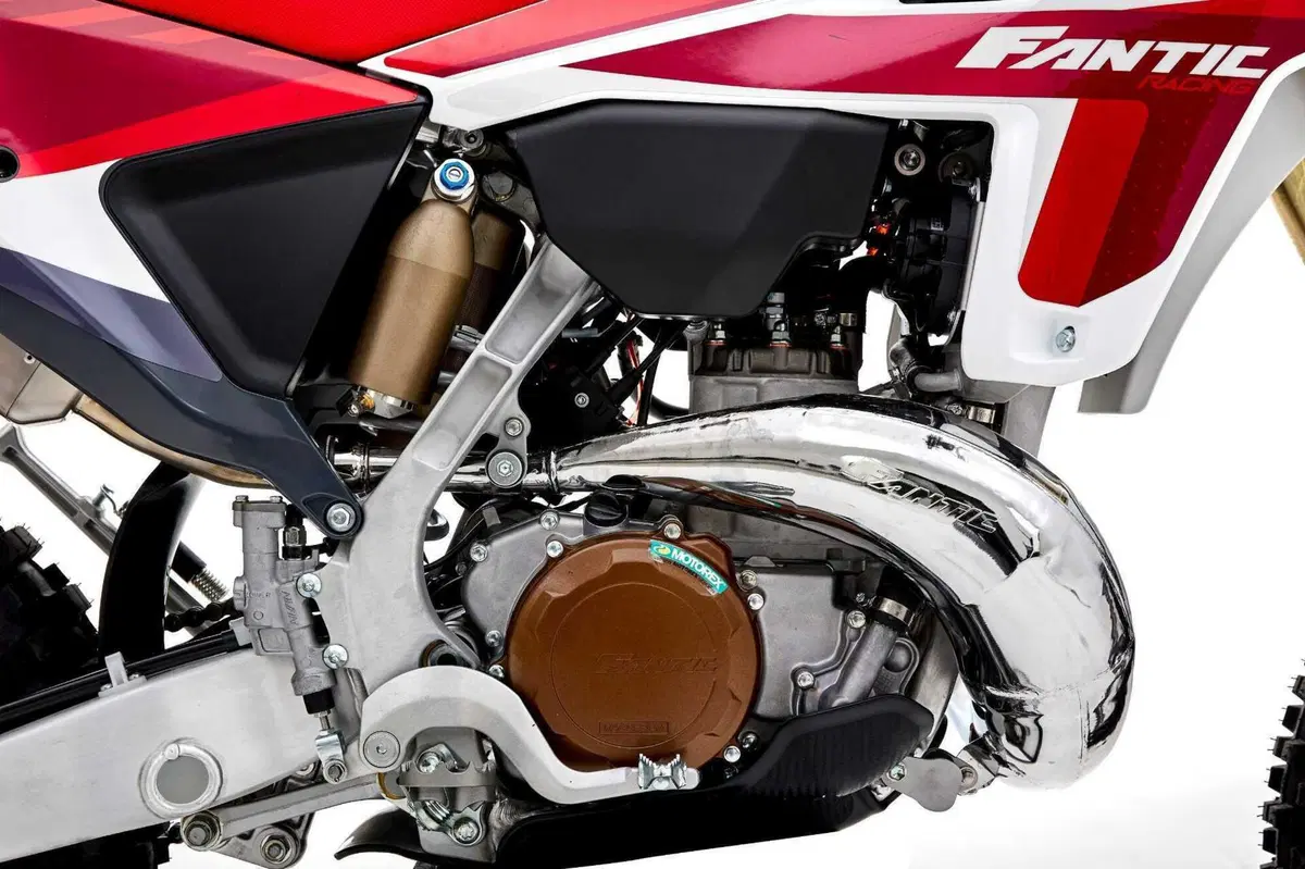 XE300 ed XEF310: Fantic svela le sue enduro a due e quattro tempi (4)