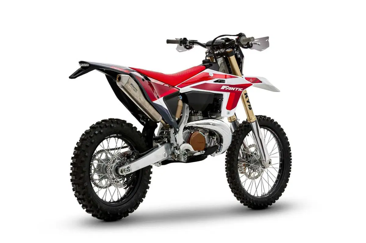 XE300 ed XEF310: Fantic svela le sue enduro a due e quattro tempi (5)