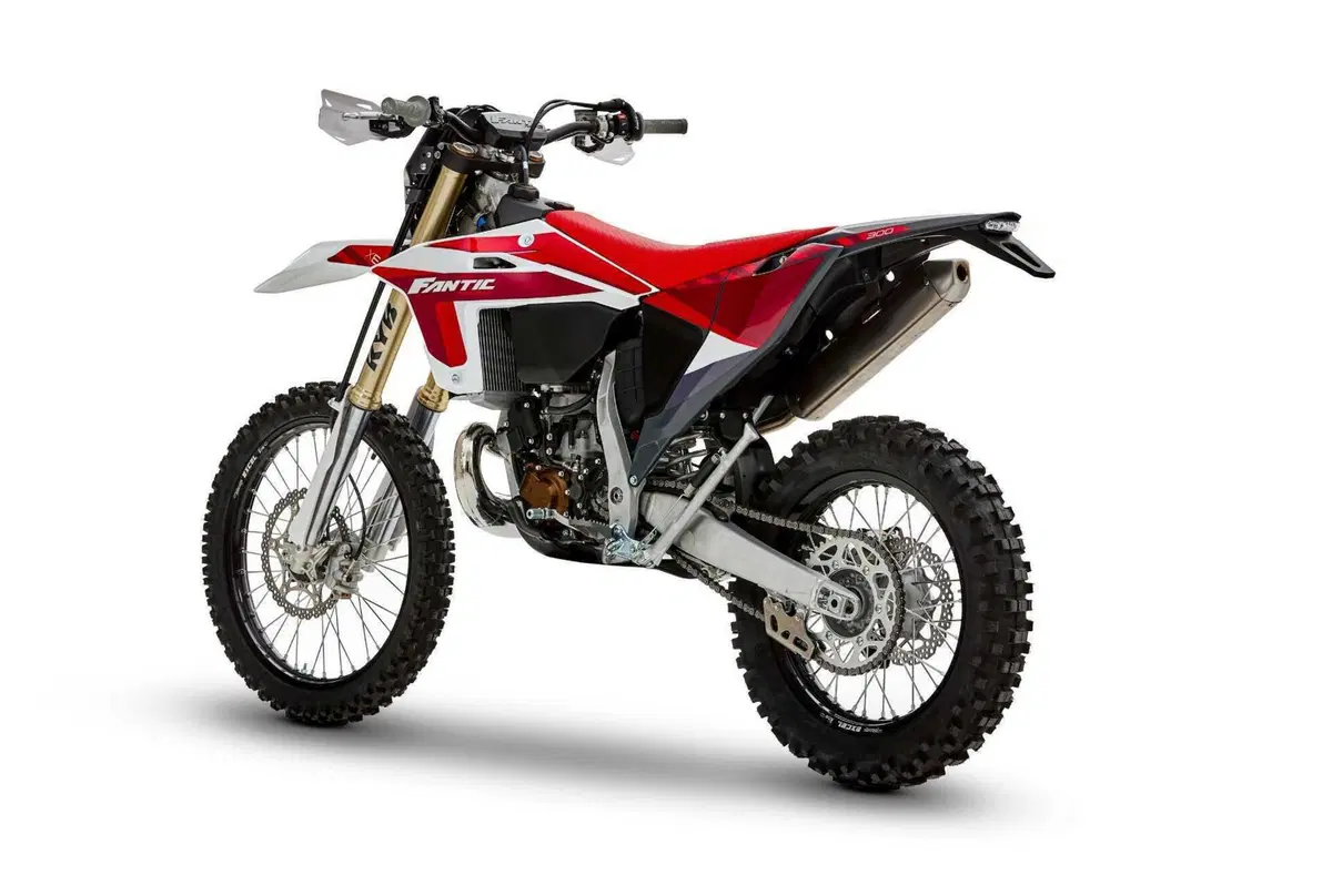 XE300 ed XEF310: Fantic svela le sue enduro a due e quattro tempi (8)