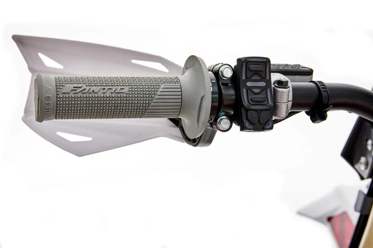 XE300 ed XEF310: Fantic svela le sue enduro a due e quattro tempi (13)