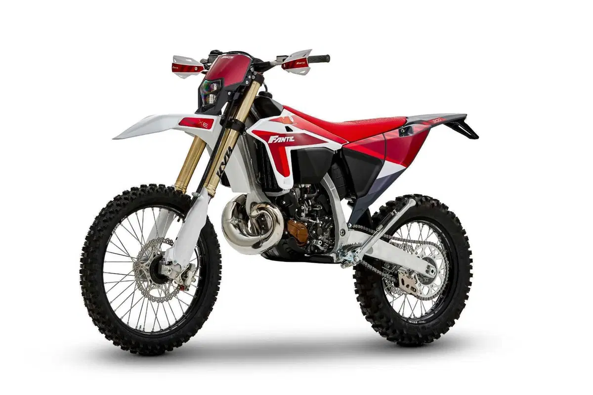 XE300 ed XEF310: Fantic svela le sue enduro a due e quattro tempi (15)