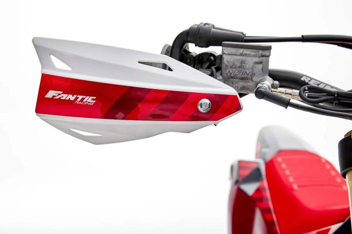 XE300 ed XEF310: Fantic svela le sue enduro a due e quattro tempi (22)