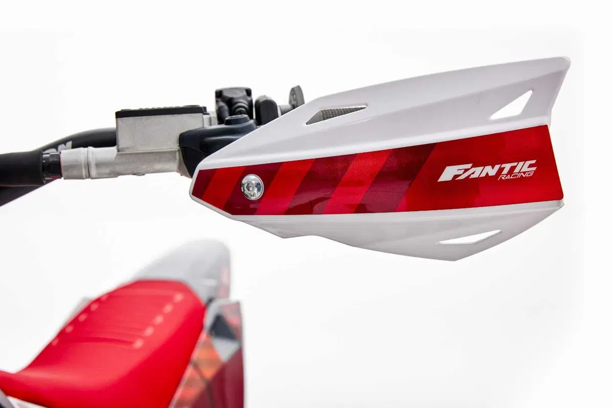 XE300 ed XEF310: Fantic svela le sue enduro a due e quattro tempi (19)